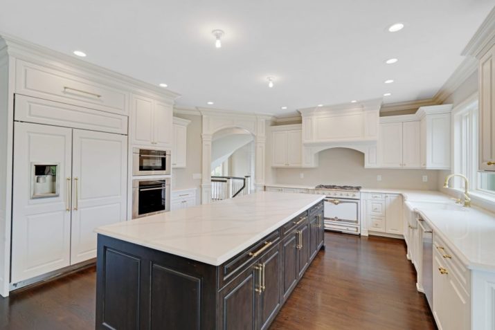 King's-Castle-Modern-Kitchen-2